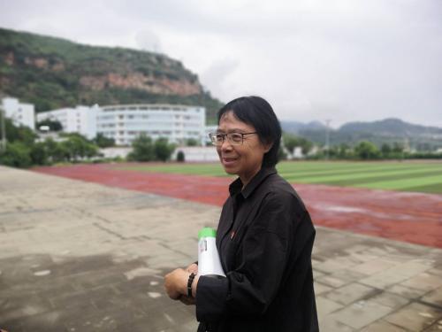 乡村教师张桂梅控诉：我用命培养你成大学生，不是让你做全职太太
